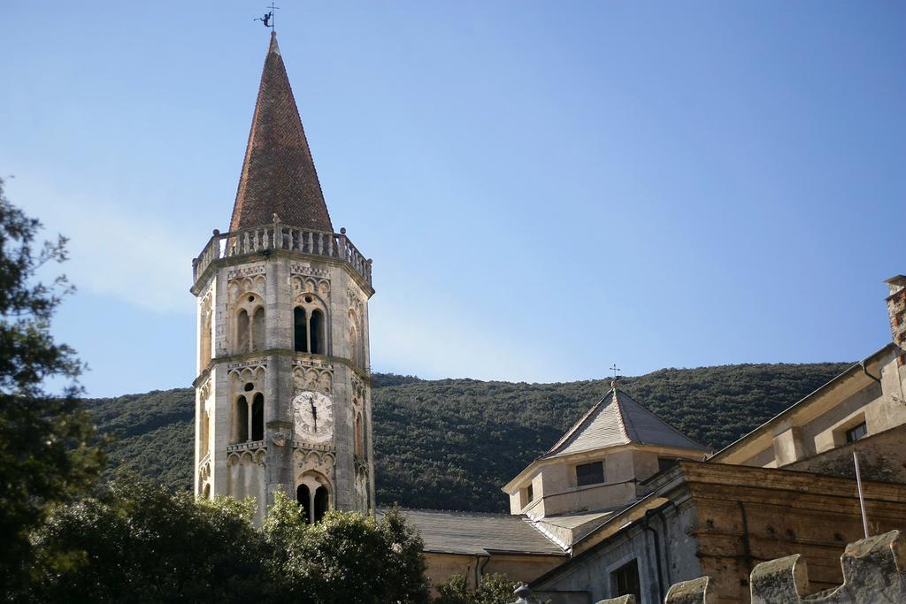 Appartamenti Palazzo Aycardi Finale Ligure Exterior foto